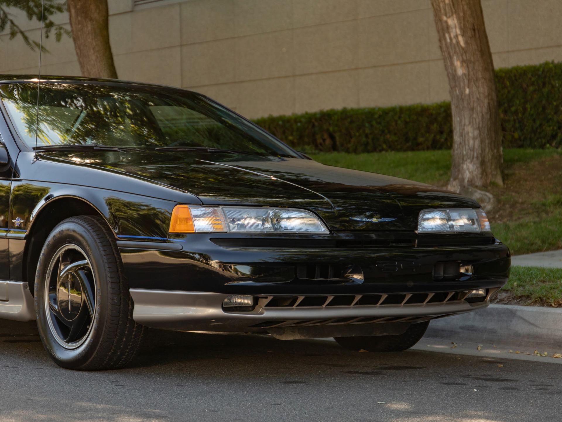 1990 Ford Thunderbird - Plate 10