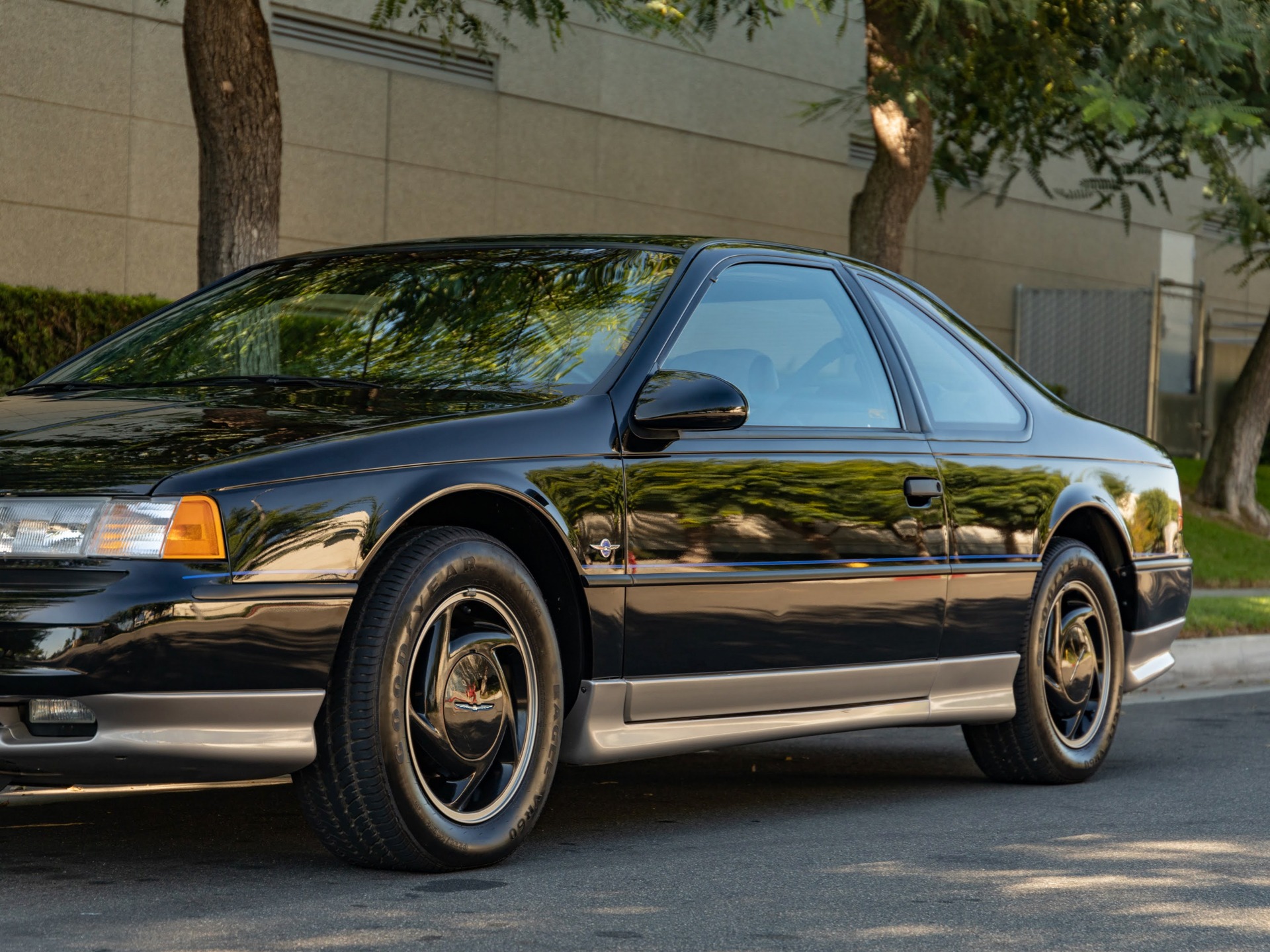 1990 Ford Thunderbird - Plate 2
