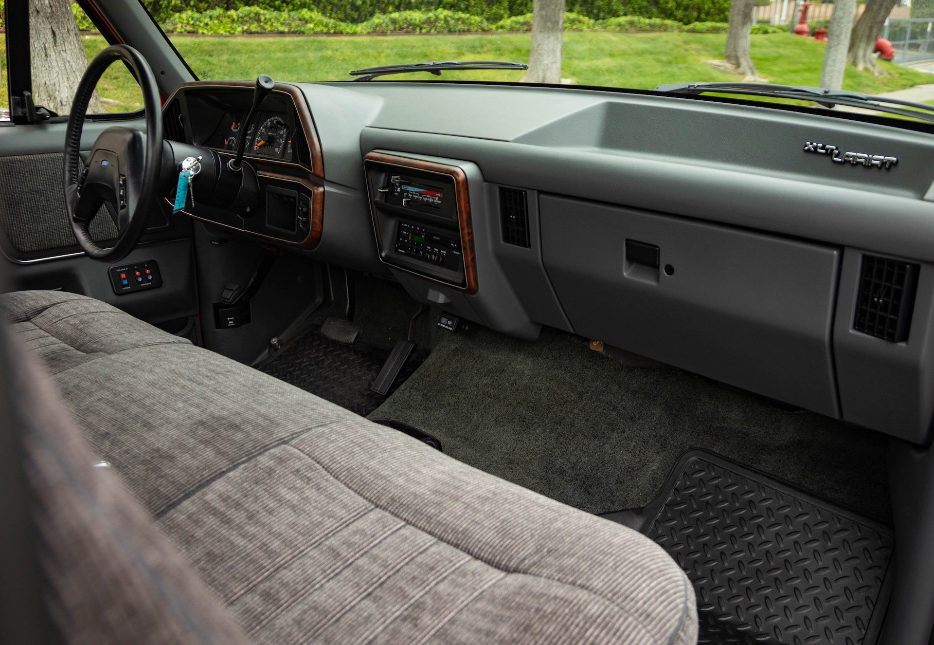 1991 Ford F-150 XLT - Plate 13