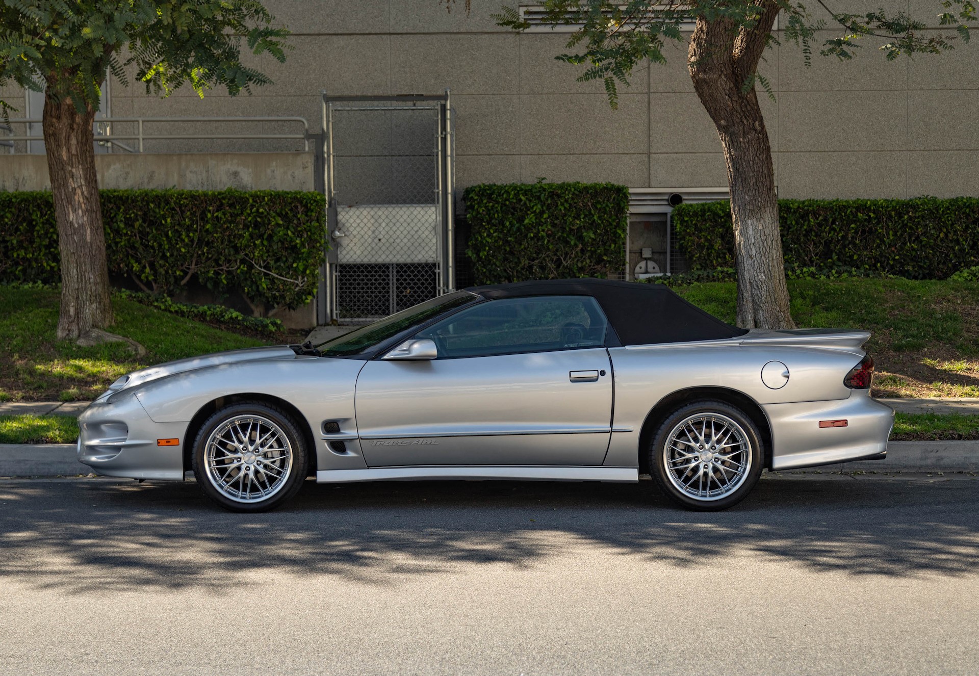 2002 Pontiac Firebird - Plate 3